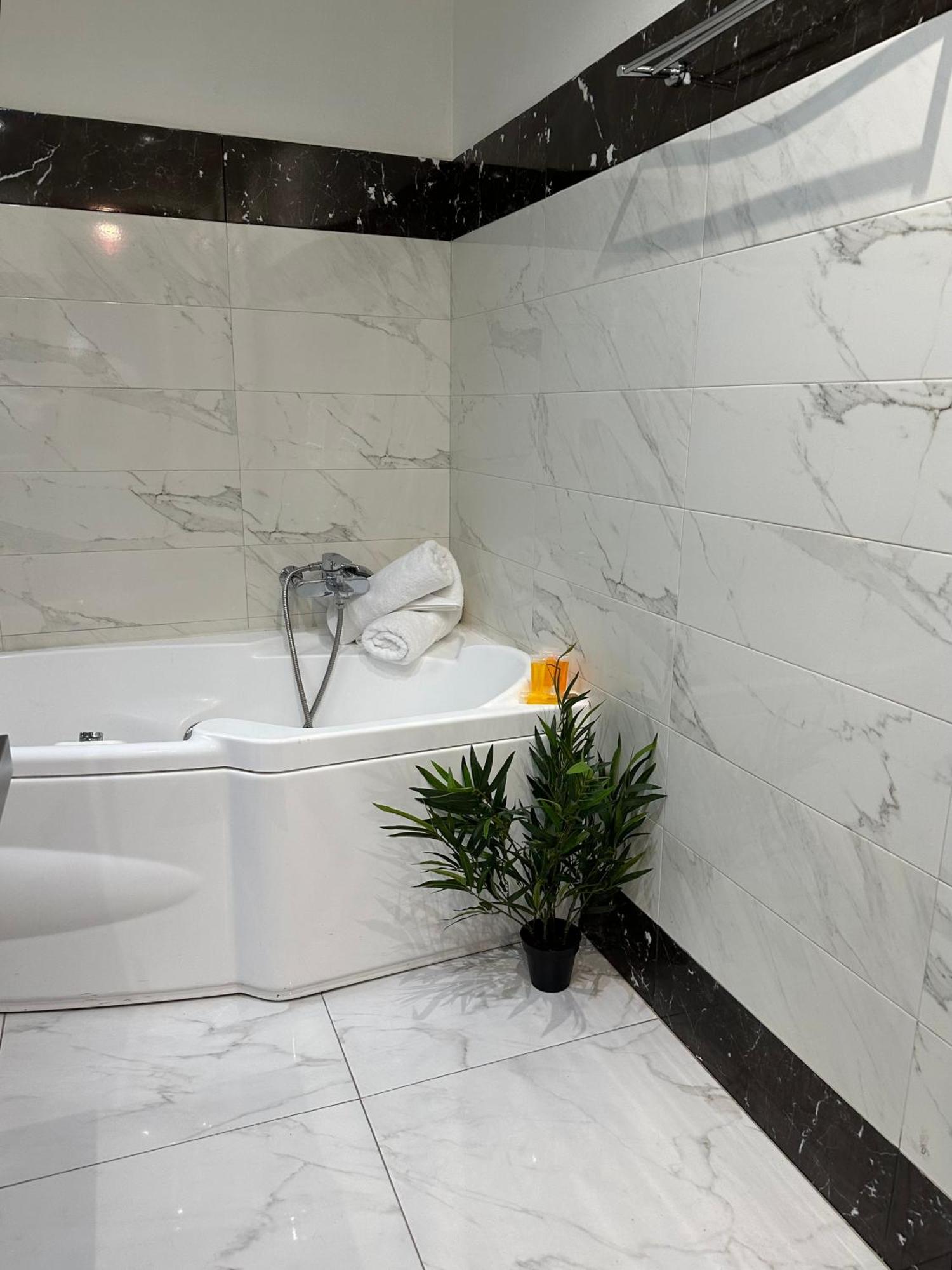 2 Bd Apt In Syntagma With Acropolis View أثينا المظهر الخارجي الصورة