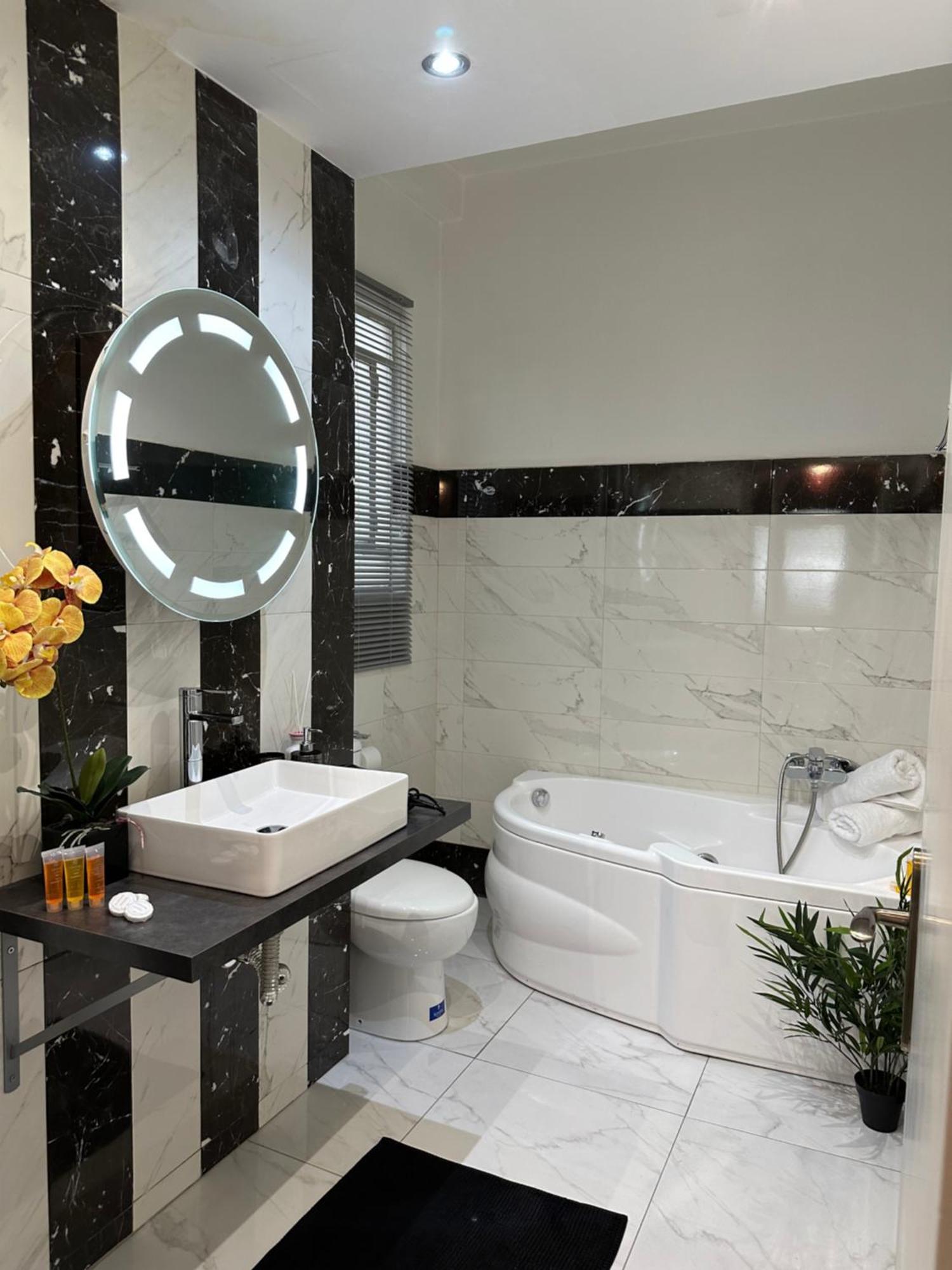 2 Bd Apt In Syntagma With Acropolis View أثينا المظهر الخارجي الصورة